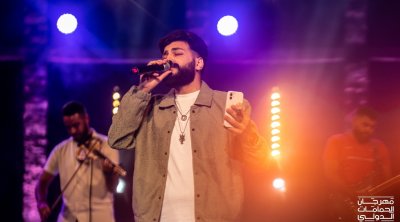 الفنان المصري مُسلم يقدم أولى عروضه الناجحة في مهرجان الحمامات 