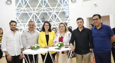 تكريم للفنانين الذين غنوا لضحايا حرائق طبرقة (صور)