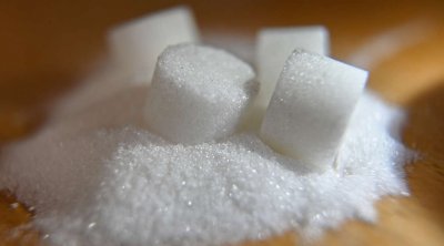 تونس تتسلّم أولى شحنات السكر المستورد من الجزائر