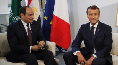 فرنسا توقف صحفية كشفت تورط باريس والقاهرة بمقتل مدنيين على حدود ليبيا