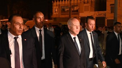 Kais Saïed visite les quartiers Intilaka et Mnihla