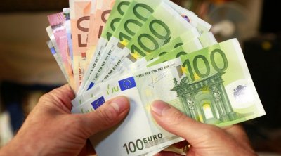 تونس تصادق على قرض خارجي وآخر محلي لتعبئة تمويلات بالعملة الصعبة