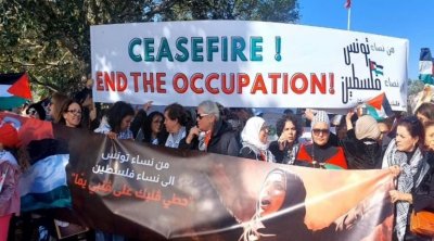 من تونس.. مسيرة نسائية صامتة تضامنا مع نساء فلسطين (فيديو)