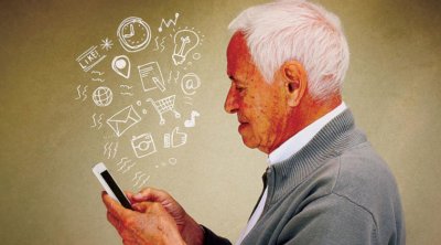طبيبة تحذر كبار السن من كثرة استخدام وسائل التواصل الاجتماعي