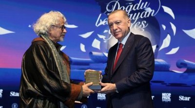 Le réalisateur tunisien Naceur Khemir remporte le Prix Necip Fazıl