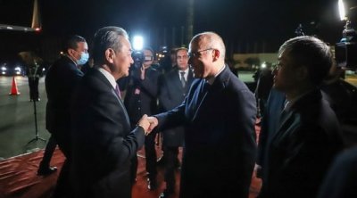 Le chef de la diplomatie chinoise arrive à Tunis