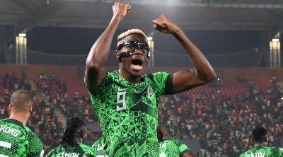 أوسيمين يكشف سبب ارتدائه القناع رغم تعافيه من الإصابة