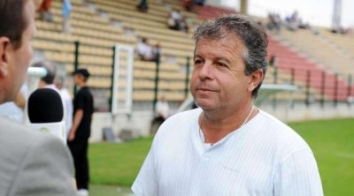 نجيب الدزيري : تم التخلي عن مدرب النادي الإفريقي لأنه مثلي جنسي 