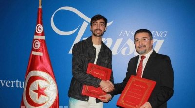 وزارة السياحة تمضي عقد شراكة مع البطل التونسي خليل الجندوبي 