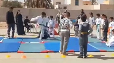 فيديو صادم :  مدرّب كاراتيه يعتدي على طفل قاصر في جربة 