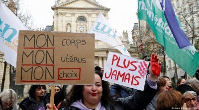 رغم معارضة الفاتيكان..فرنسا تدرج حق الإجهاض في دستورها
