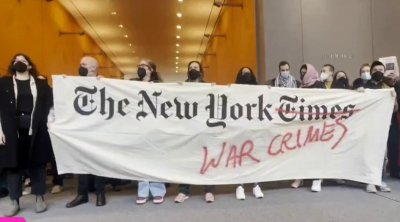 متظاهرون يقتحمون مبنى صحيفة ''نيويورك تايمز''