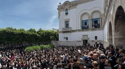 Tunisie  : Les avocats protestent devant le Palais de justice