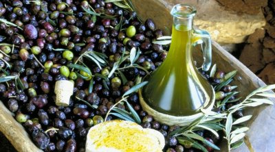 تونس تحقق عائدات إيجابية في صادرات التمور وزيت الزيتون