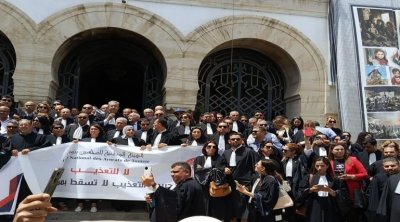 المرصد الأورومتوسطي: السلطة في تونس تستهدف المحاماة 