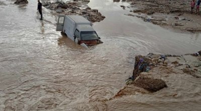 القصرين : إنقاذ شخص جرفت السيول سيارته