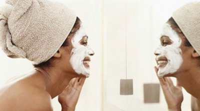 Argile blanche : le produit de beauté universel qui nous rend belle