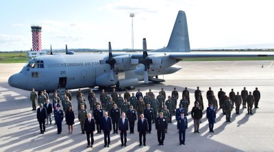 تونس تتسلّم طائرة ''C-130'' من أمريكا (صور)