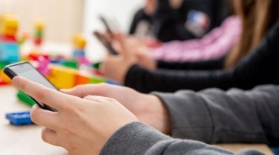 Tunisie : Interdiction totale des smartphones dans les établissements scolaires