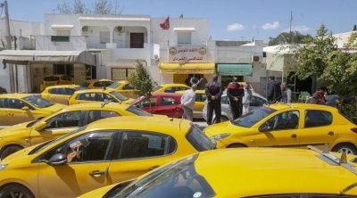 Tunisie : Des chauffeurs de taxis collectifs observent un mouvement de protestation