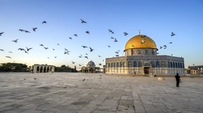 الشيخ عكرمة يهنئ بحلول رمضان ويدعو الفلسطينيين لشد الرحال للأقصى