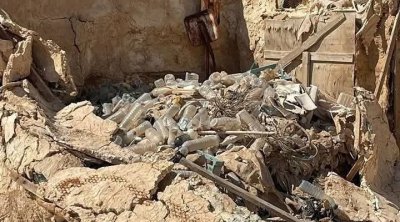 صور صادمة ...''عنق الجمل'' يغرق في الفضلات 