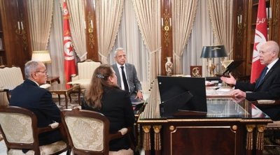 14 تلميذ في المُستشفى جرّاء إختناق في ڨابس : قيس سعيّد يعلّق