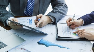 مشروع قانون المالية 2026 : الترفيع في الأجور وجرايات المتقاعدين على 3 سنوات