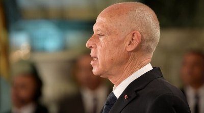 رئيس الجمهورية يتكفل بعلاج شاب أُصيب على مستوى العين في احتجاجات قابس