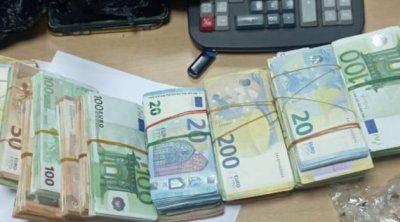 الديوانة تحبط محاولة تهريب عملة أجنبية بقيمة تناهز 700 ألف دينار