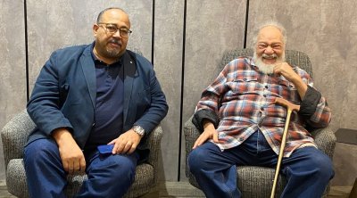 النجم يحي الفخراني يصل تونس ( صور) 