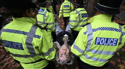 اعتقال متظاهرين مؤيدين لمنظمة فلسطين أكشن في بريطانيا