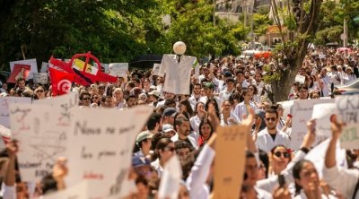 Tunisie  : Les jeunes médecins gèlent leur mouvement après un accord avec la Santé