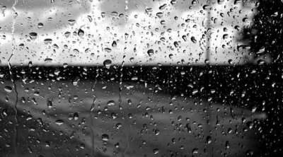 أمطار متفرقة ورعدية الليلة بهذه المناطق