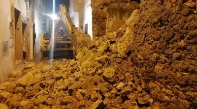 بالصور : المنستير: هدم بنايتين آيلتين للسقوط بعد الأمطار الغزيرة