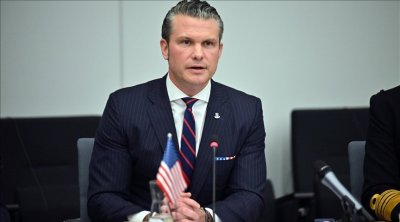 وزير الحرب الأمريكي: مستعدون لتنفيذ أوامر ترامب بشأن إيران