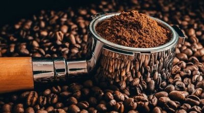 وزارة التجارة تشدد على منع استعمال القهوة المهربة