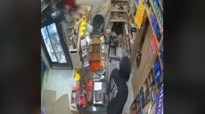 إيقاف مشتبه به في سلب محل لبيع الفواكه الجافة بسيدي حسين