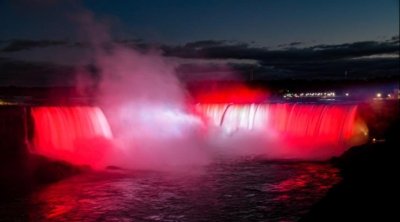 بمناسبة الذكرى الـ70 للاستقلال.. إضاءة شلالات نياغارا بألوان العلم التونسي (صور)