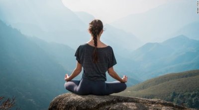 تقنيات فعالة لتهدئة العقل وكسر دوامة التفكير المفرط