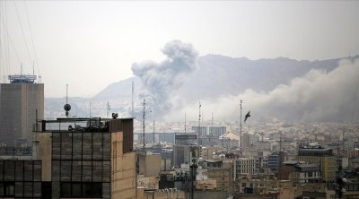 11 قتيلا و15 مصابا في هجمات أمريكية إسرائيلية غربي إيران