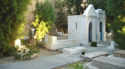 مجهولون يعتدون على المقبرة المسيحية في الحمامات 