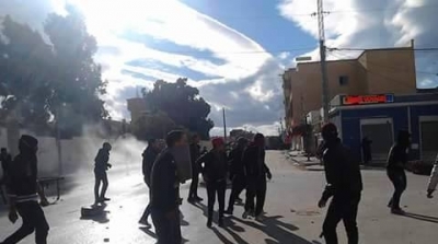 اصابة 20 مواطنا و 3 امنيين و عسكريين في مواجهات القصرين