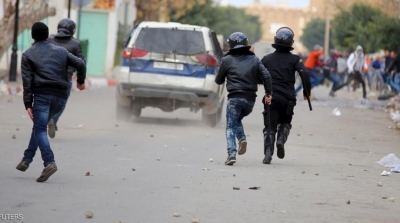  صفاقس : مواجهات بين الامن و عدد من المحتجين  في منطقة المساترية 