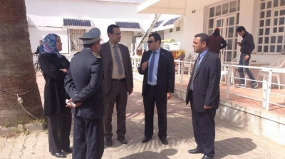 والي اريانة يعاين الاعتداءات التي طالت المنشئات البلدية بالمنزه الثامن 