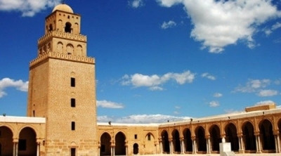 القيروان: طلب المال من صينين و نطق الشهادتين مقابل الدخول لجامع عقبة 