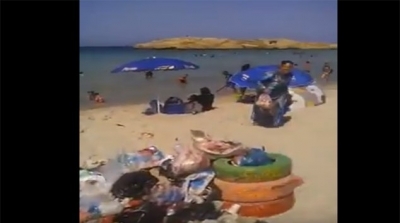 بالفيديو : الفضلات تنتشر على شاطئ القرعية بالمنستير و السلطات المحلية لا تحرك ساكنا