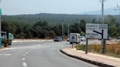 جزائريون يهددون بغلق الحدود مع تونس