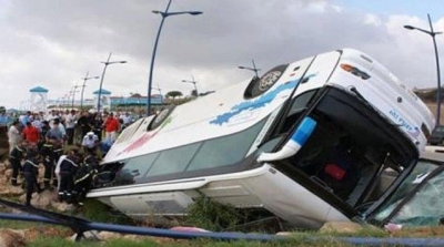 بئر علي بن خليفة: اصابة 32 شخصا في حادث انقلاب حافلة