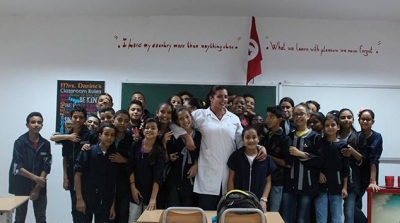 استاذة تهيئ قسم الانجليزية على نفقتها الخاصة في قابس 